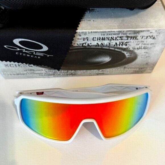 NEW (OO9406) Oakley Sutro PRIZM Polarized White Frame UNISEX - Picture 5 of 9